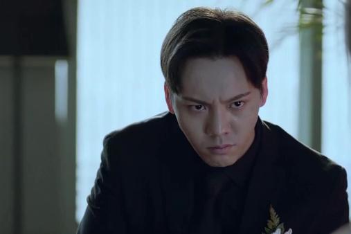 视频  《橙红年代》聂万峰叙述回忆让陈伟霆痛苦不堪,面部抽搐